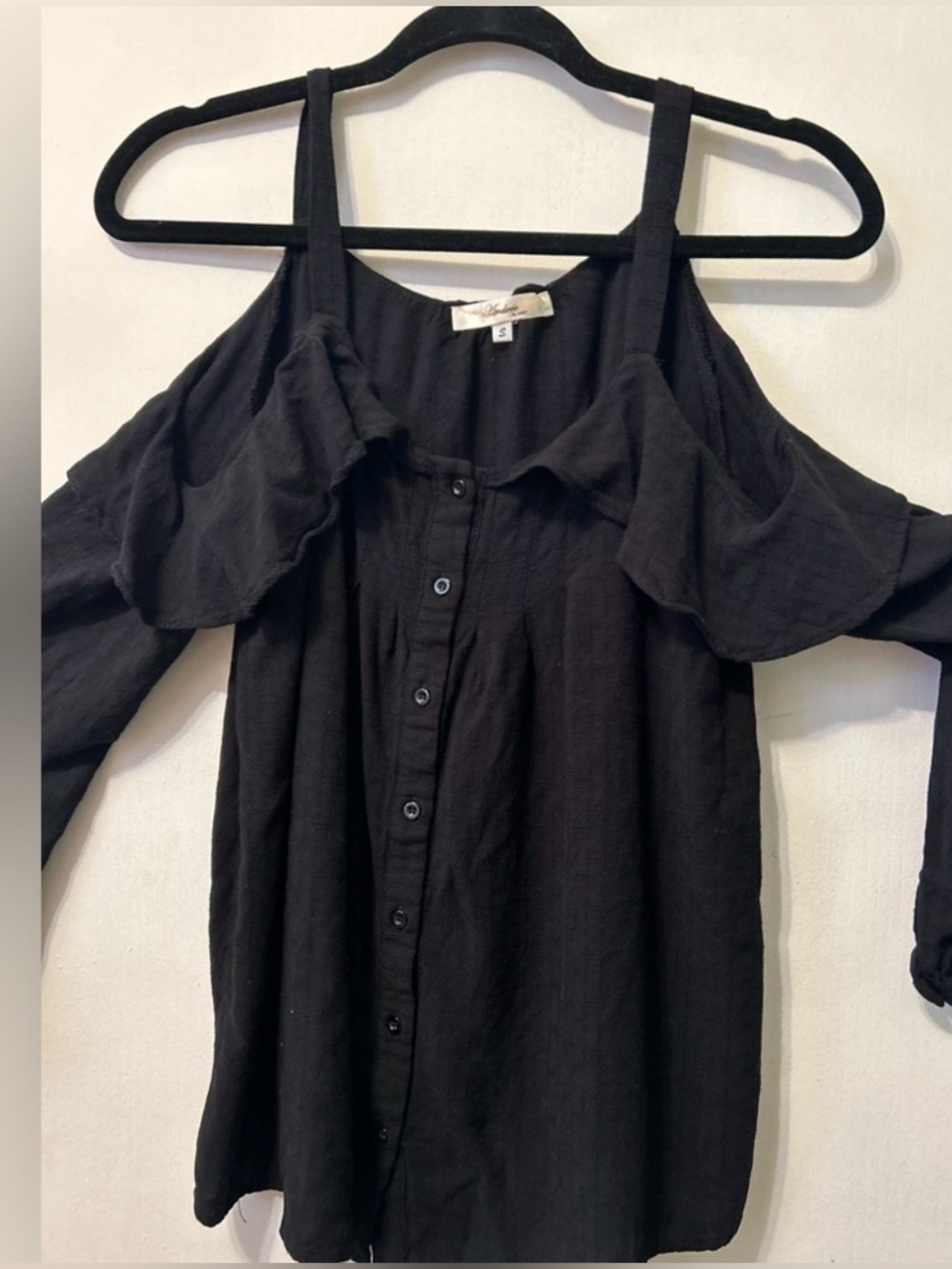 Andrea by UNIT Black Rayon Cold Shoulder Button Front Blouse S